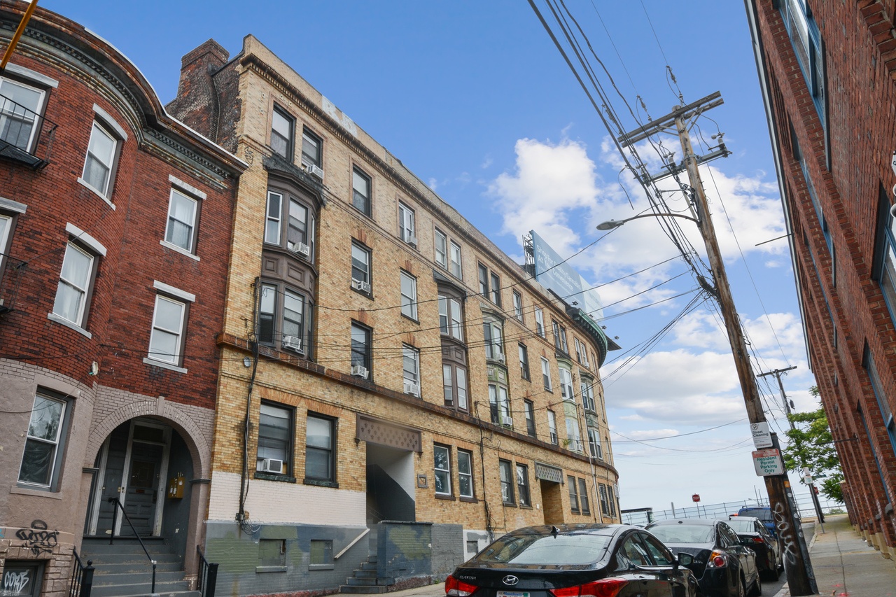 a room in Allston photo 9
