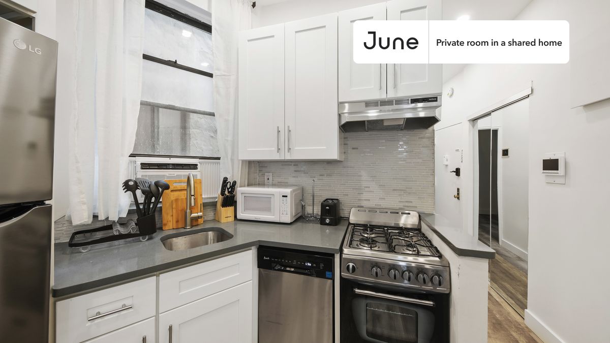 a room in East Village photo 6