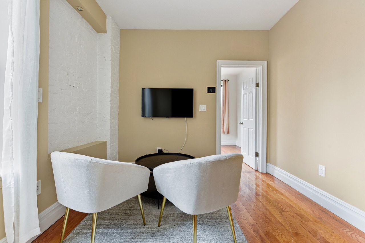 a room in Hell's Kitchen photo 8