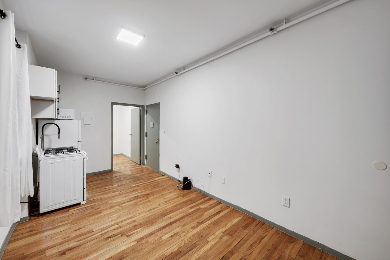 a room in Lincoln Square photo 5