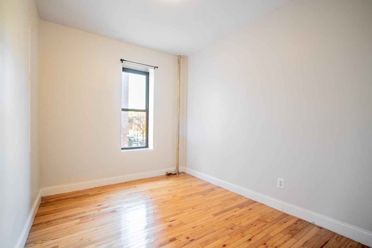 a room in Harlem photo 2