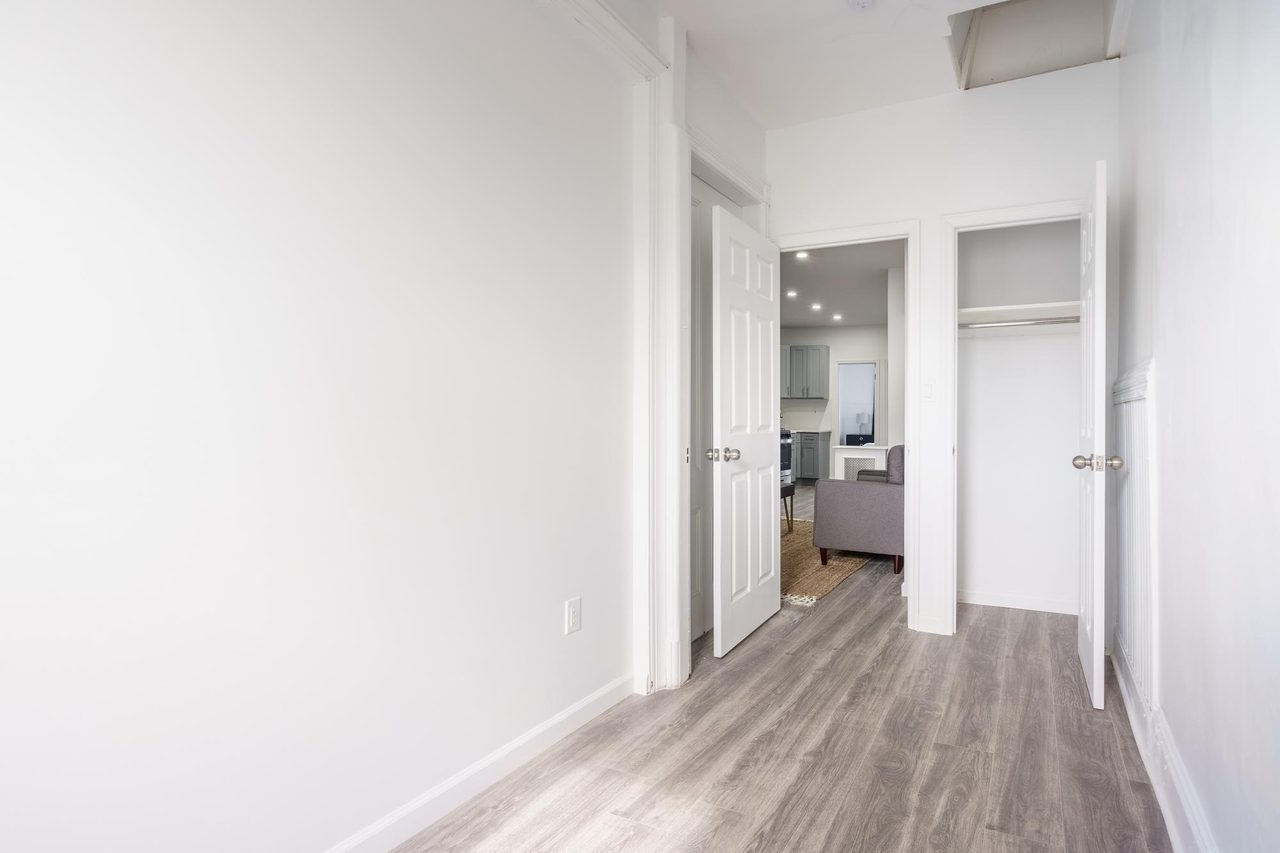 a room in LIC photo 3