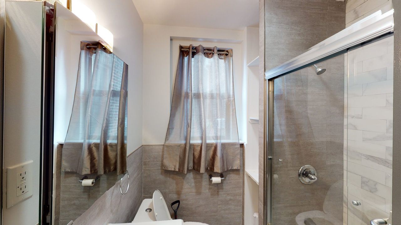 a room in Flatbush photo 8