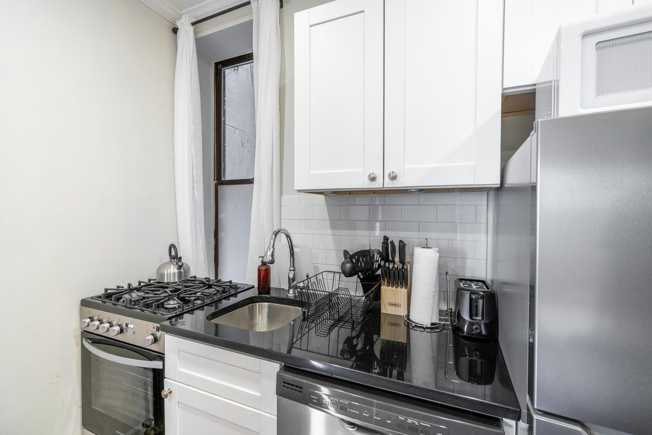 a room in East Village photo 5
