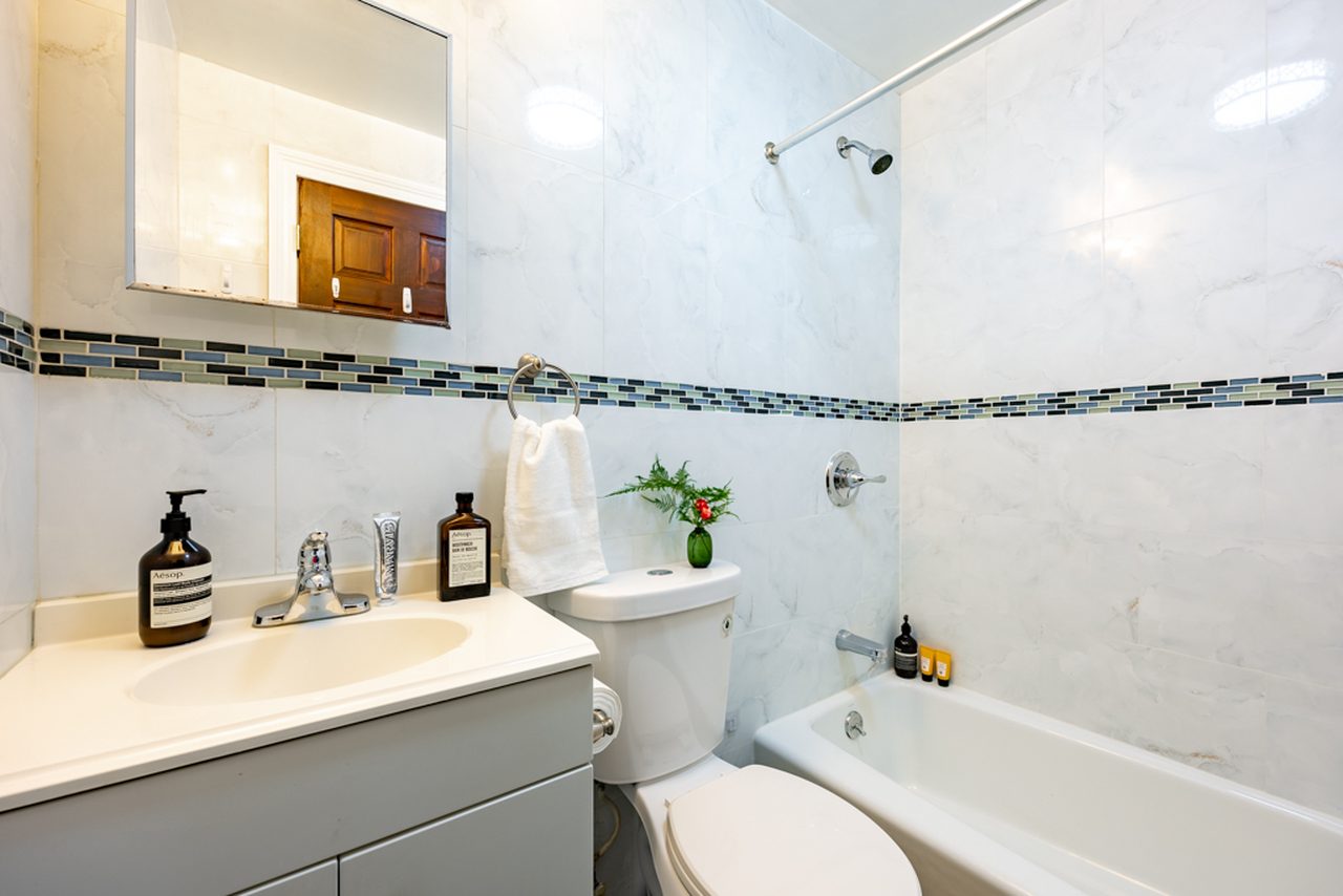 a room in Central Park North photo 9
