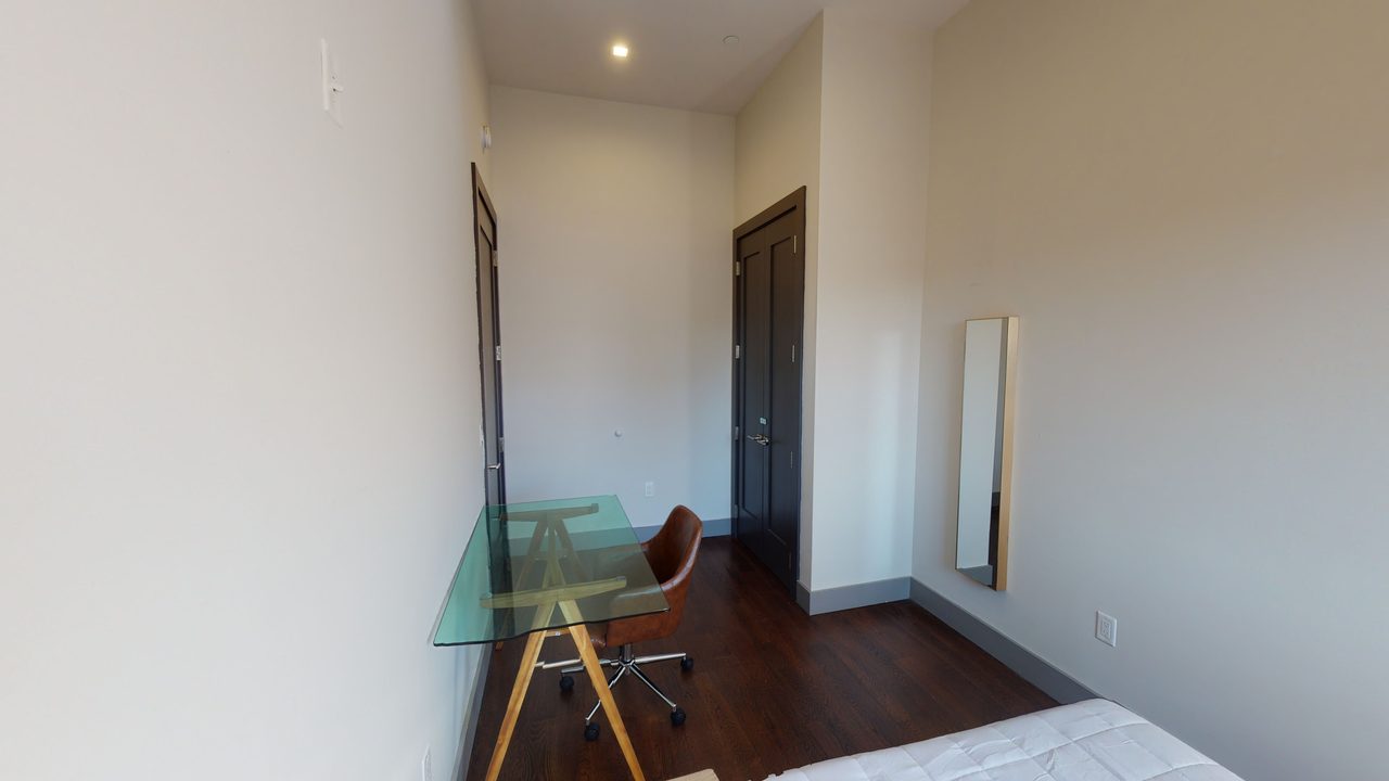 a room in Bedford-Stuyvesant photo 3
