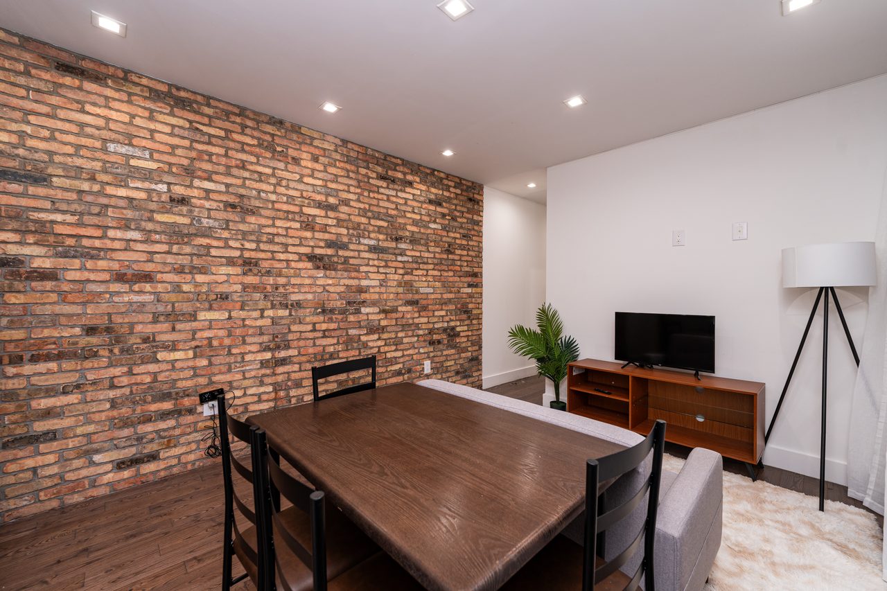 a room in Hamilton Heights photo 6