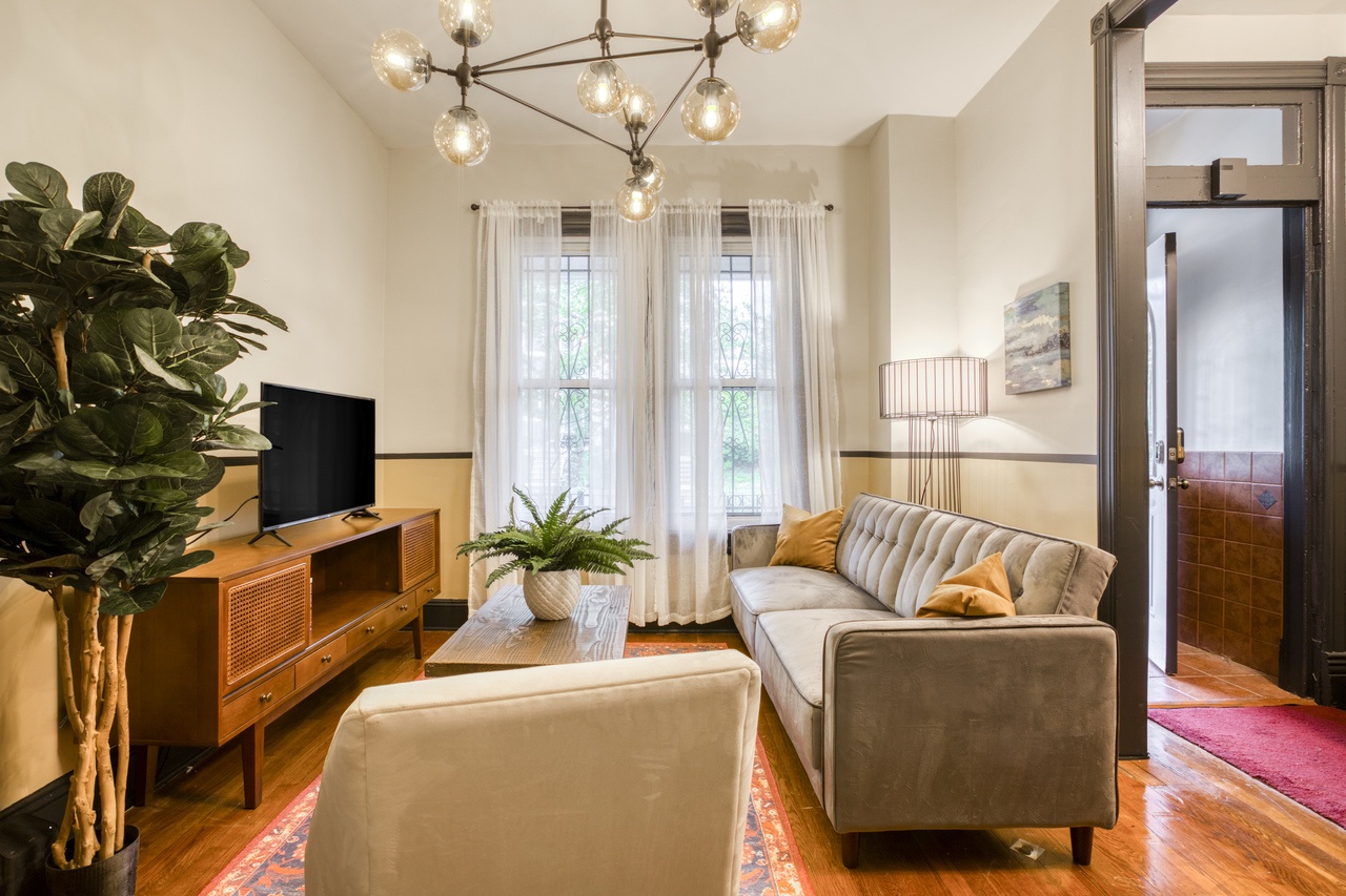 a room in Northwest Washington photo 3