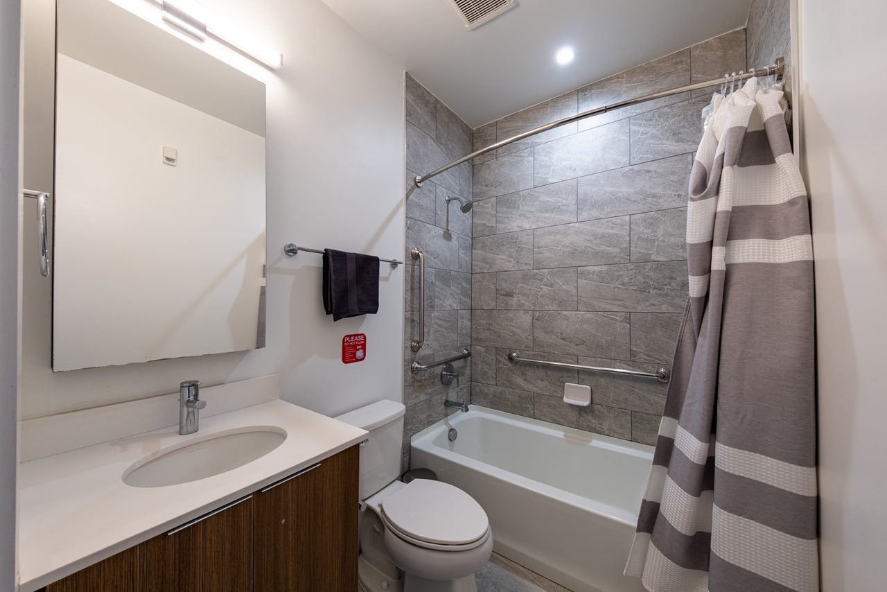 a room in Northwest Washington photo 6