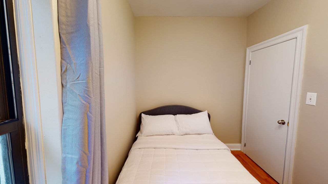 a room in Crown Heights photo 2