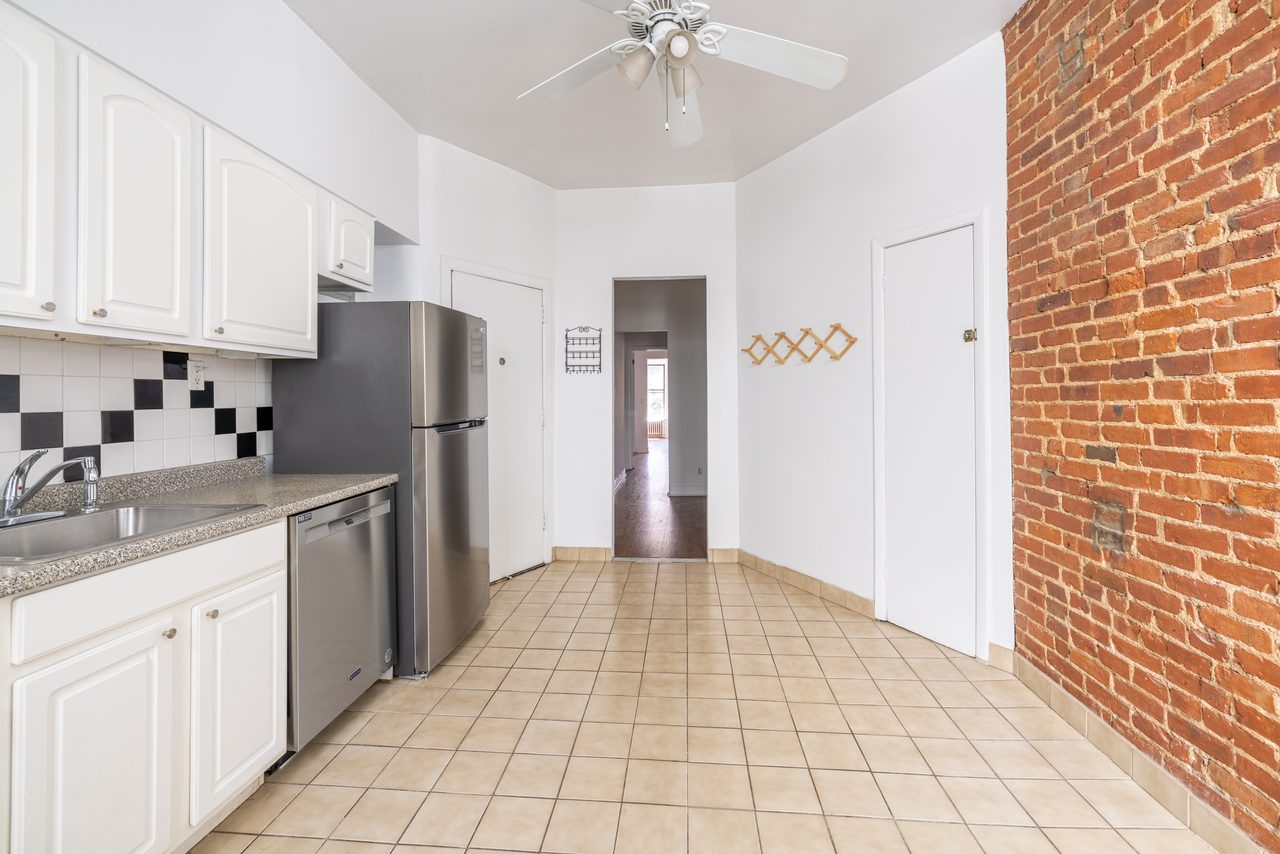a room in Morningside Heights photo 4