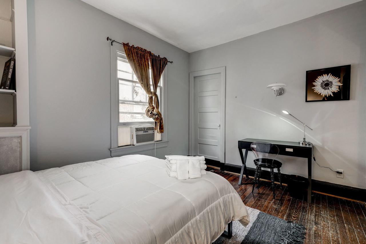 private room in Northwest Washington photo 3