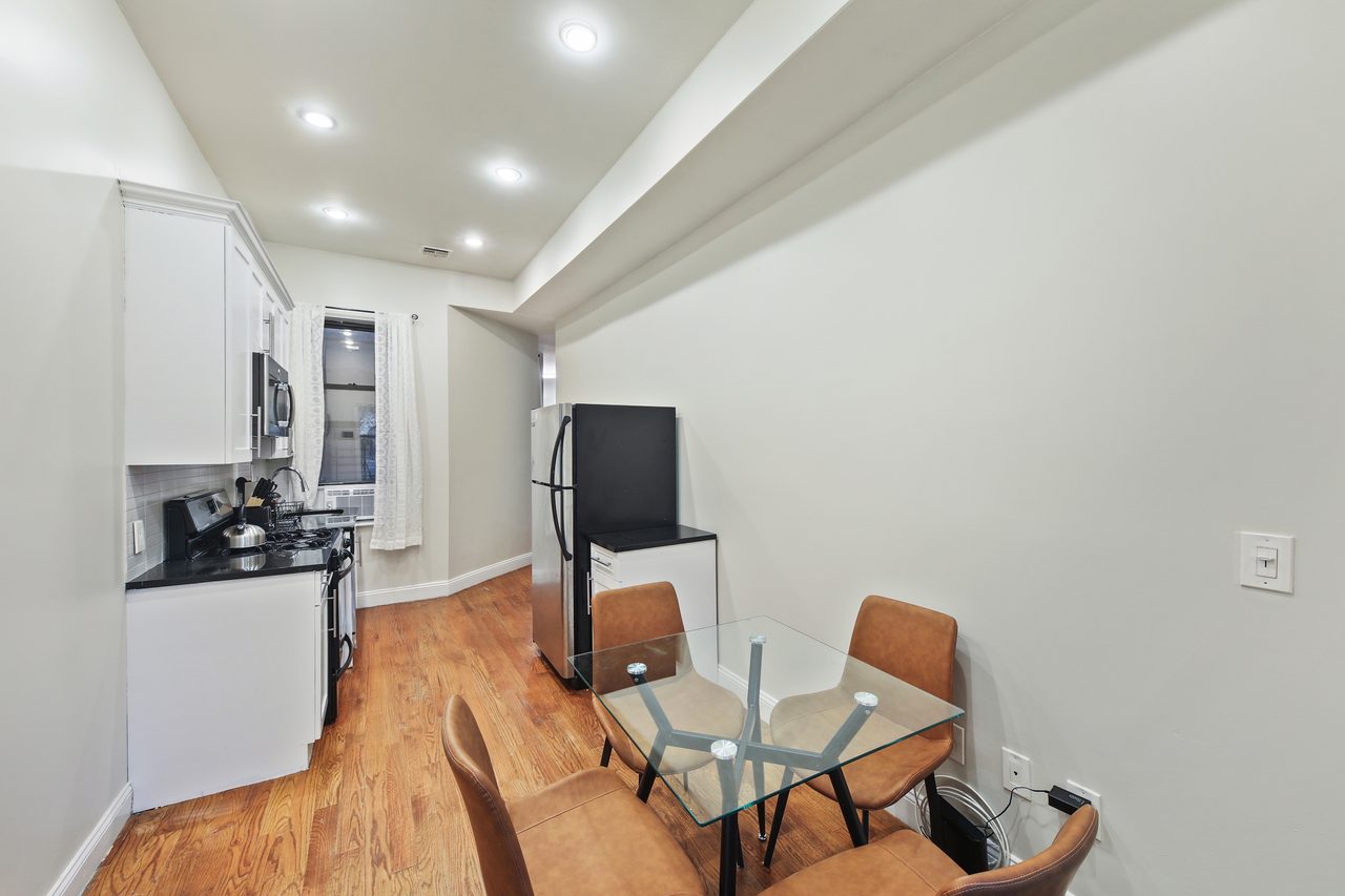 a room in Crown Heights photo 8