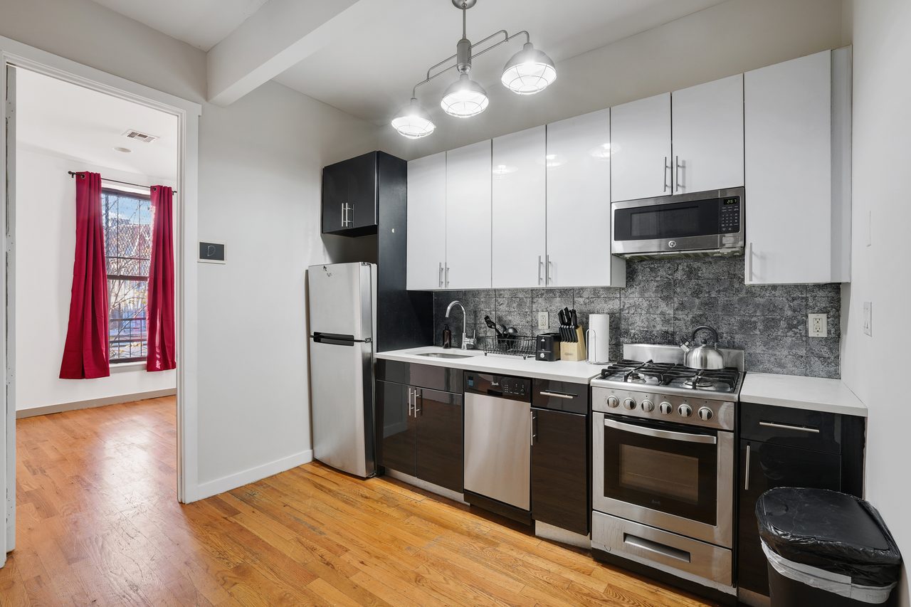 a room in Bedford-Stuyvesant photo 5
