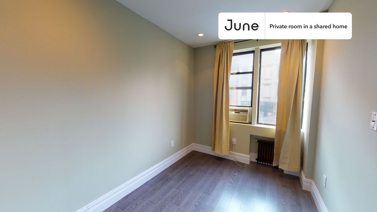 a room in East Village photo 5