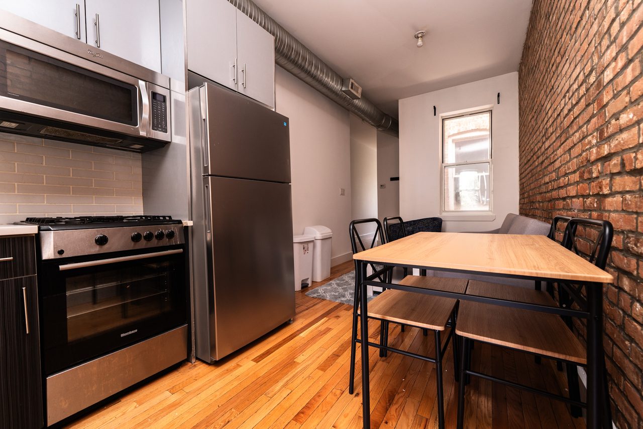 a room in Ocean Hill photo 6