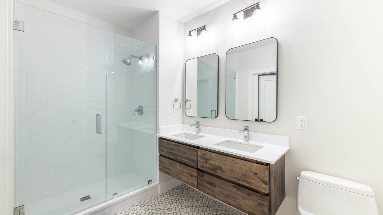 a room in Northwest Washington photo 6