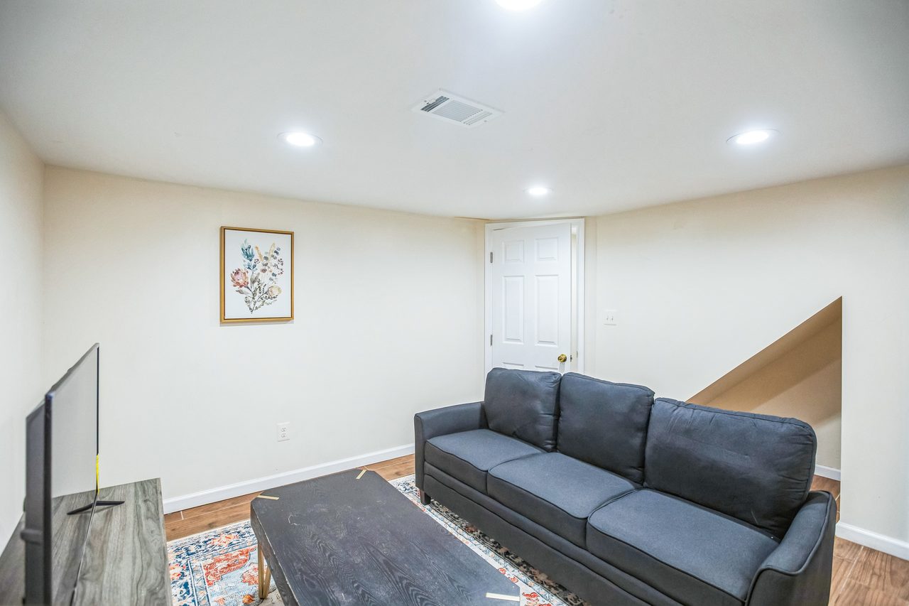 a room in Dupont Park photo 7