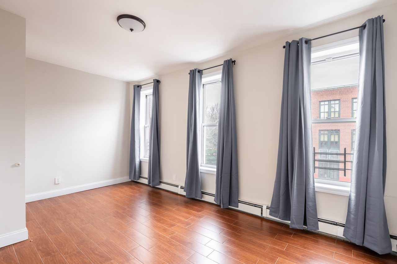 a room in Bedford-Stuyvesant photo 2