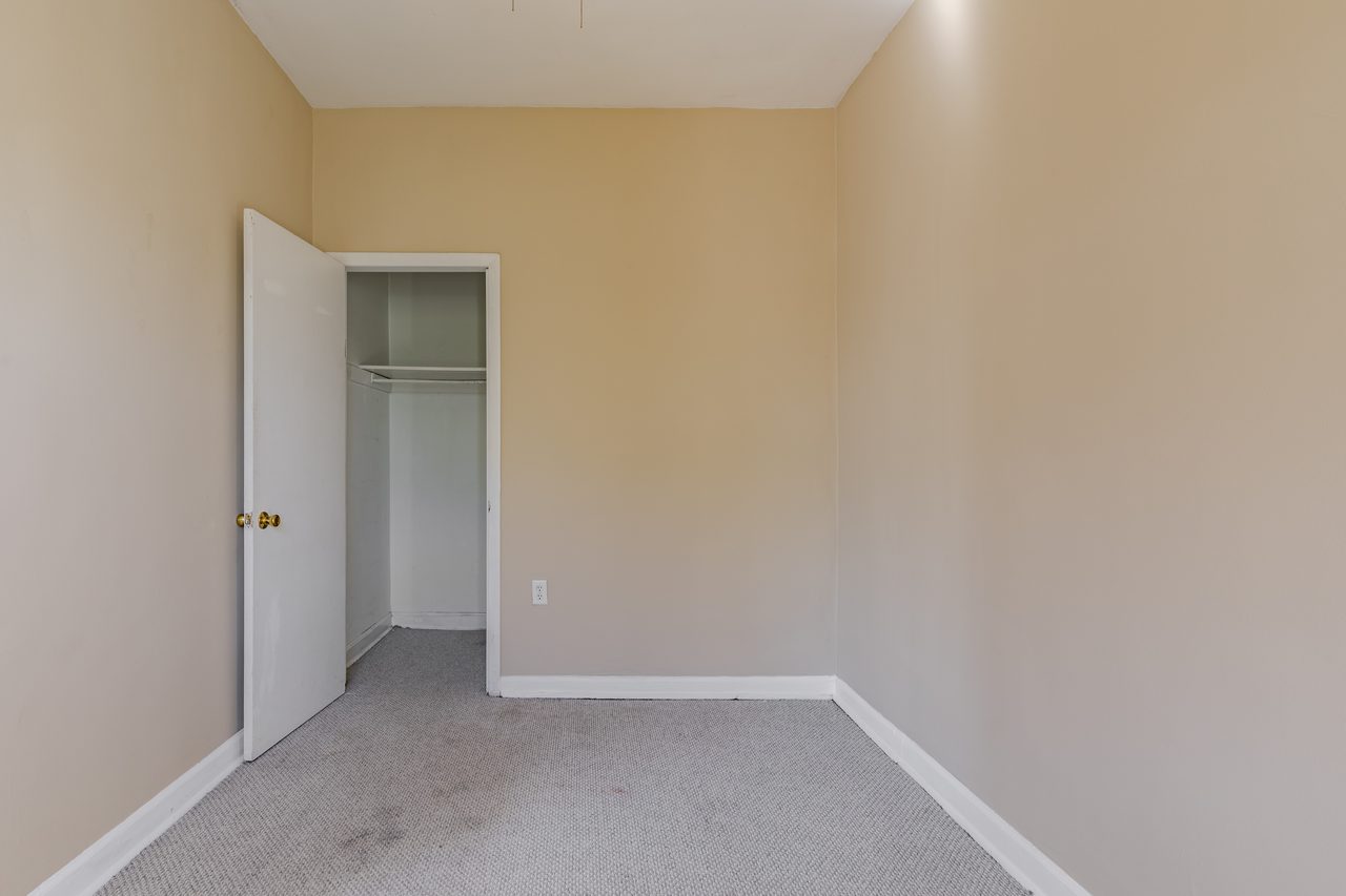 private room in West Town photo 4