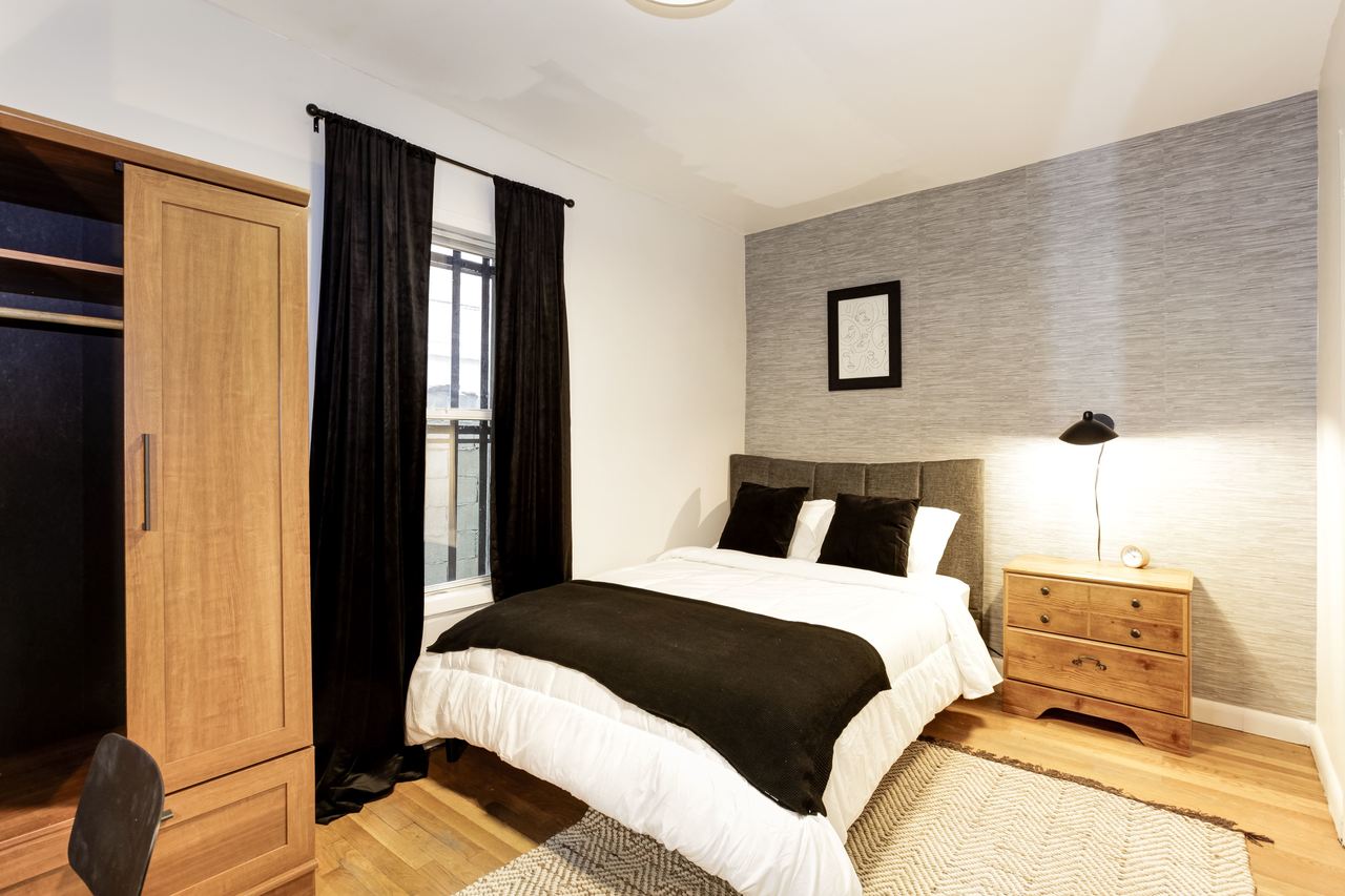 a room in Lincoln Square photo 7