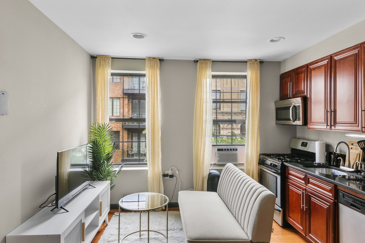 a room in East Village photo 6