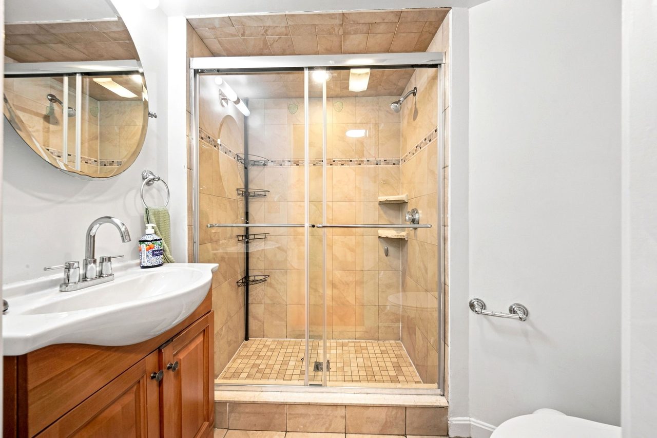 private room in Allston photo 8