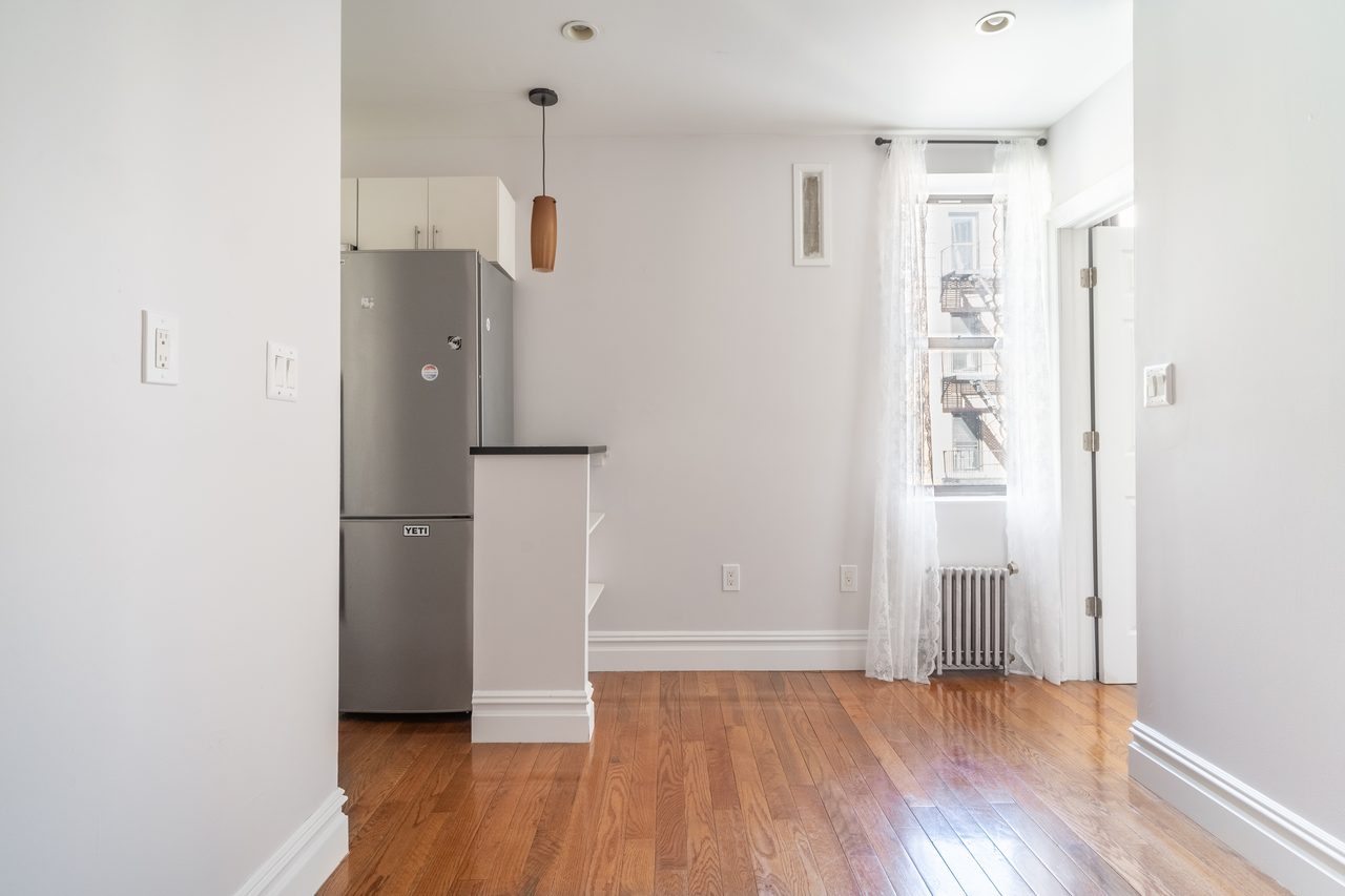 a room in East Village photo 6