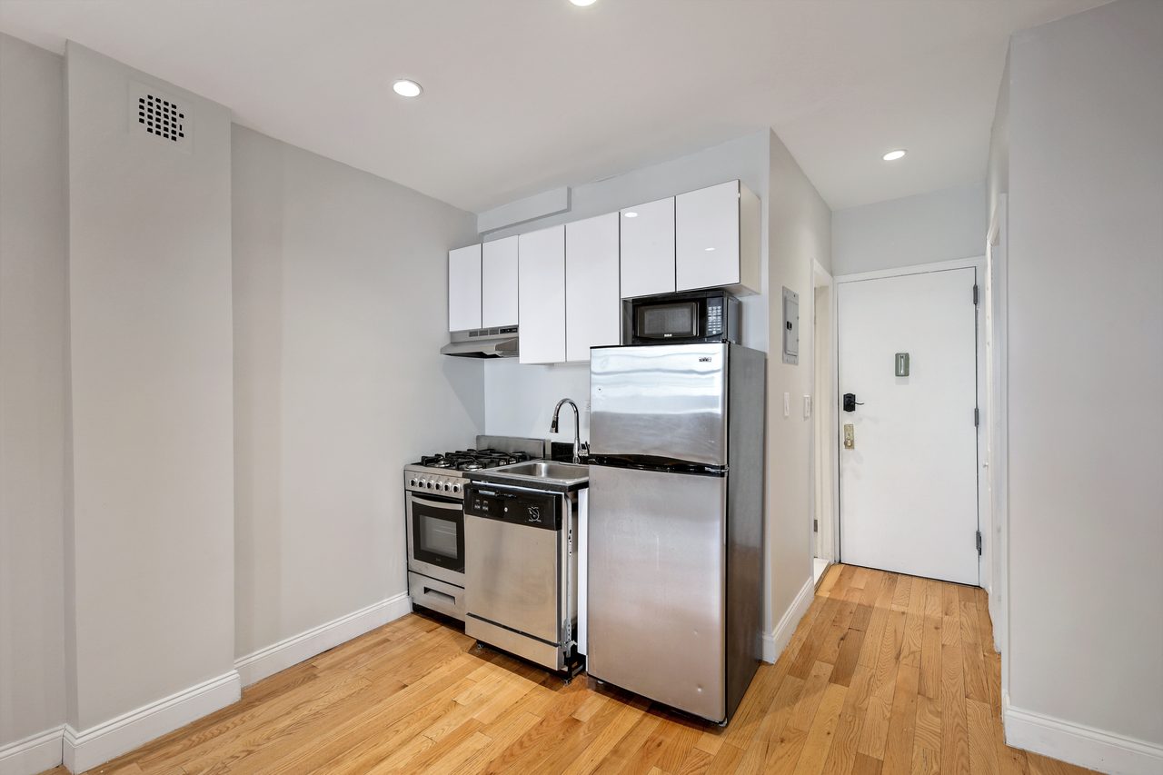a room in East Village photo 3