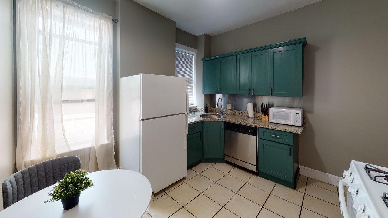 a room in Allston photo 4