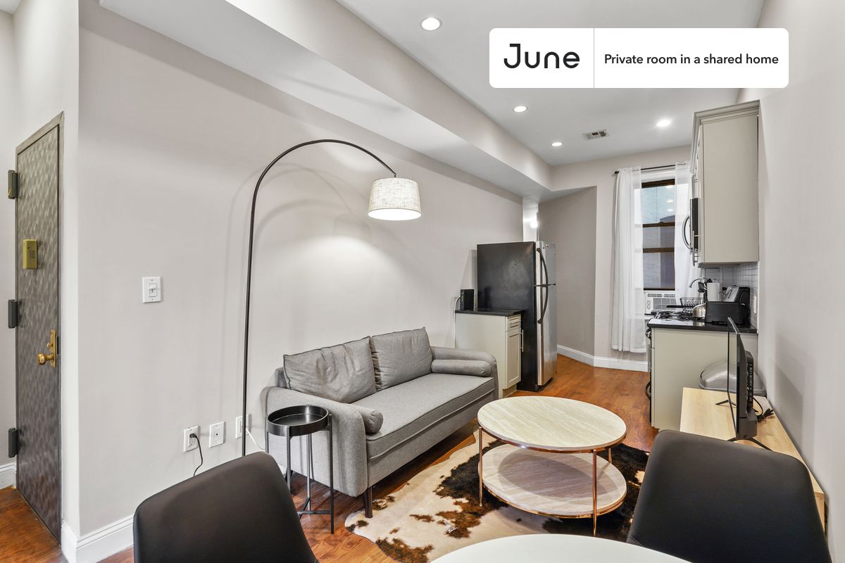 a room in Crown Heights photo 4