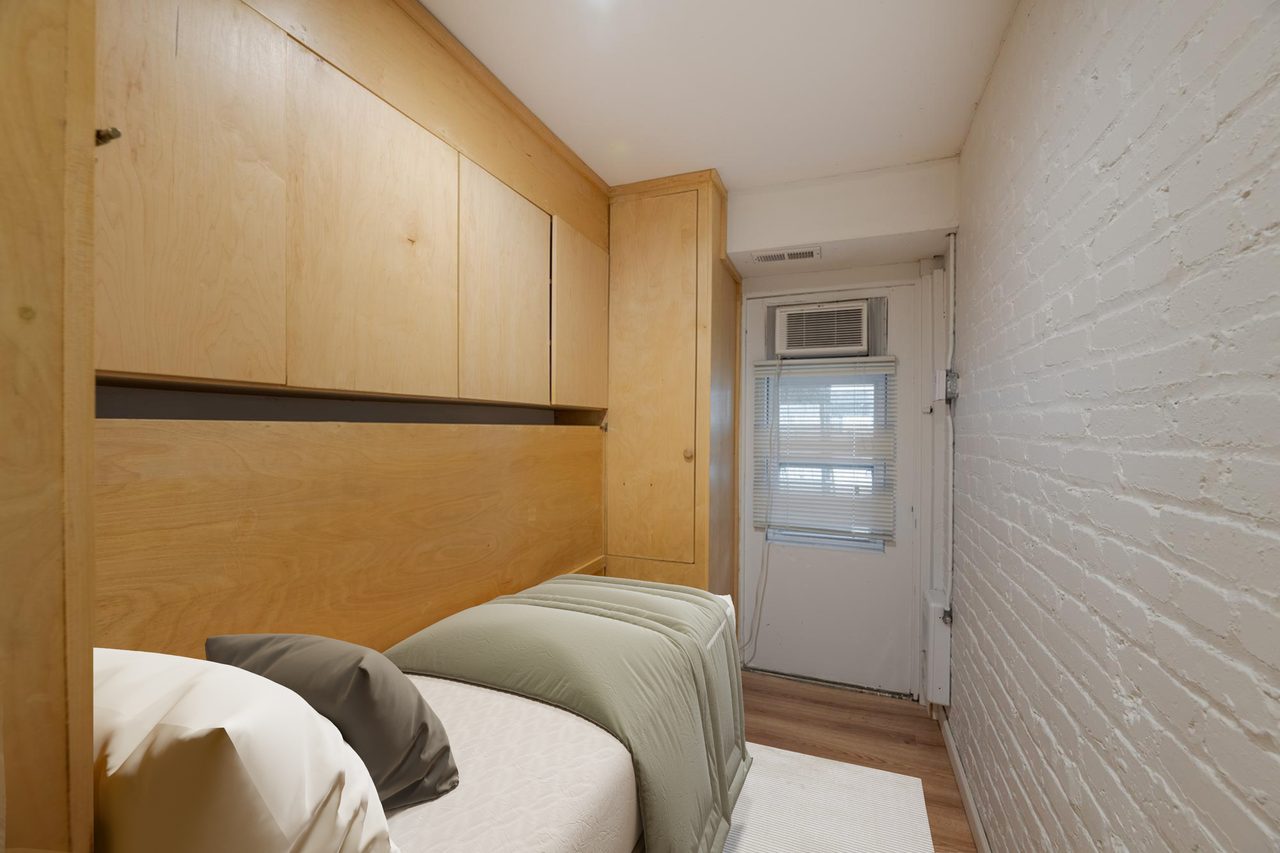 a room in Northwest Washington photo 6