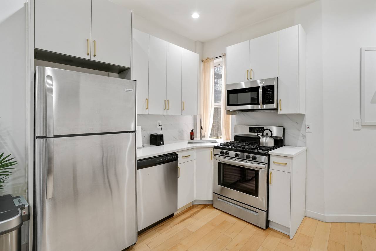 a room in Bedford-Stuyvesant photo 7