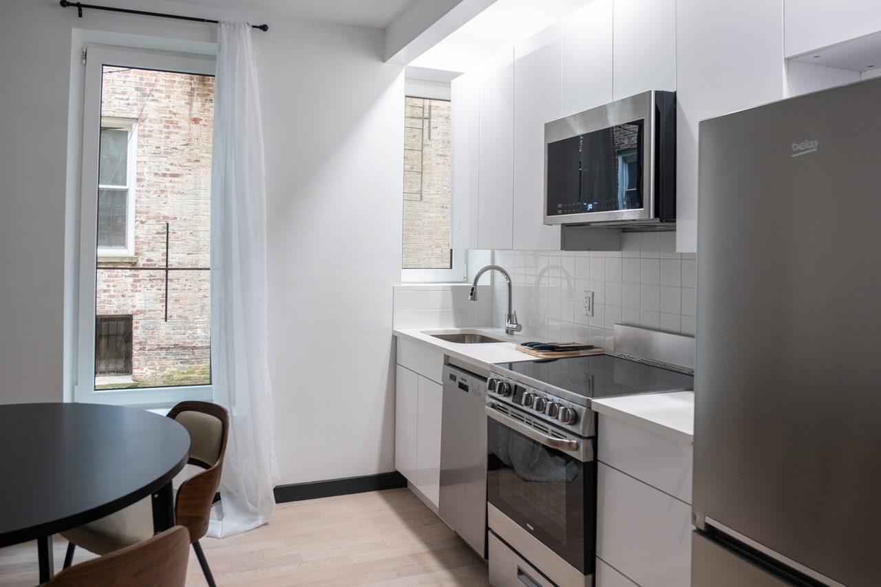 a room in Flatbush photo 8