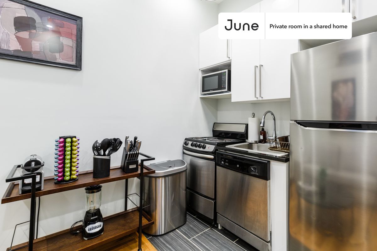 a room in Upper East Side photo 5