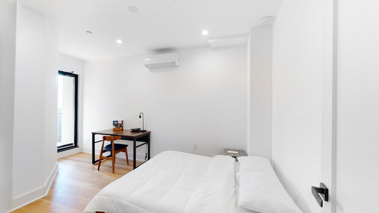 a room in Crown Heights photo 3