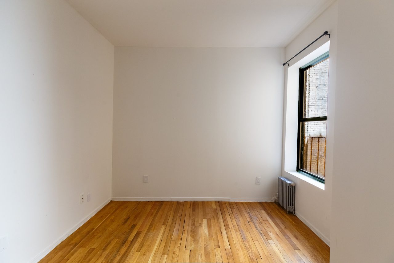 a room in Lincoln Square photo 7