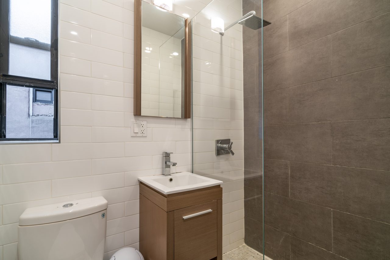 a room in East Village photo 8