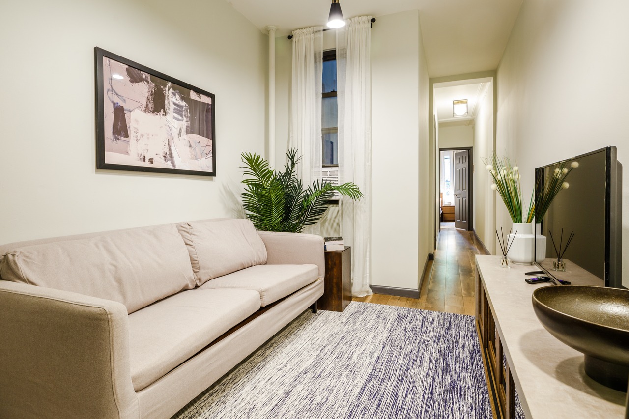 a room in Theater District photo 4