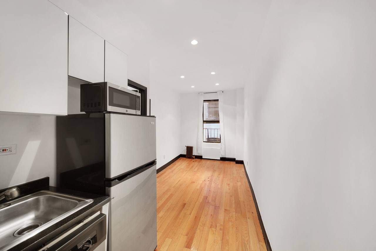 a room in East Village photo 4