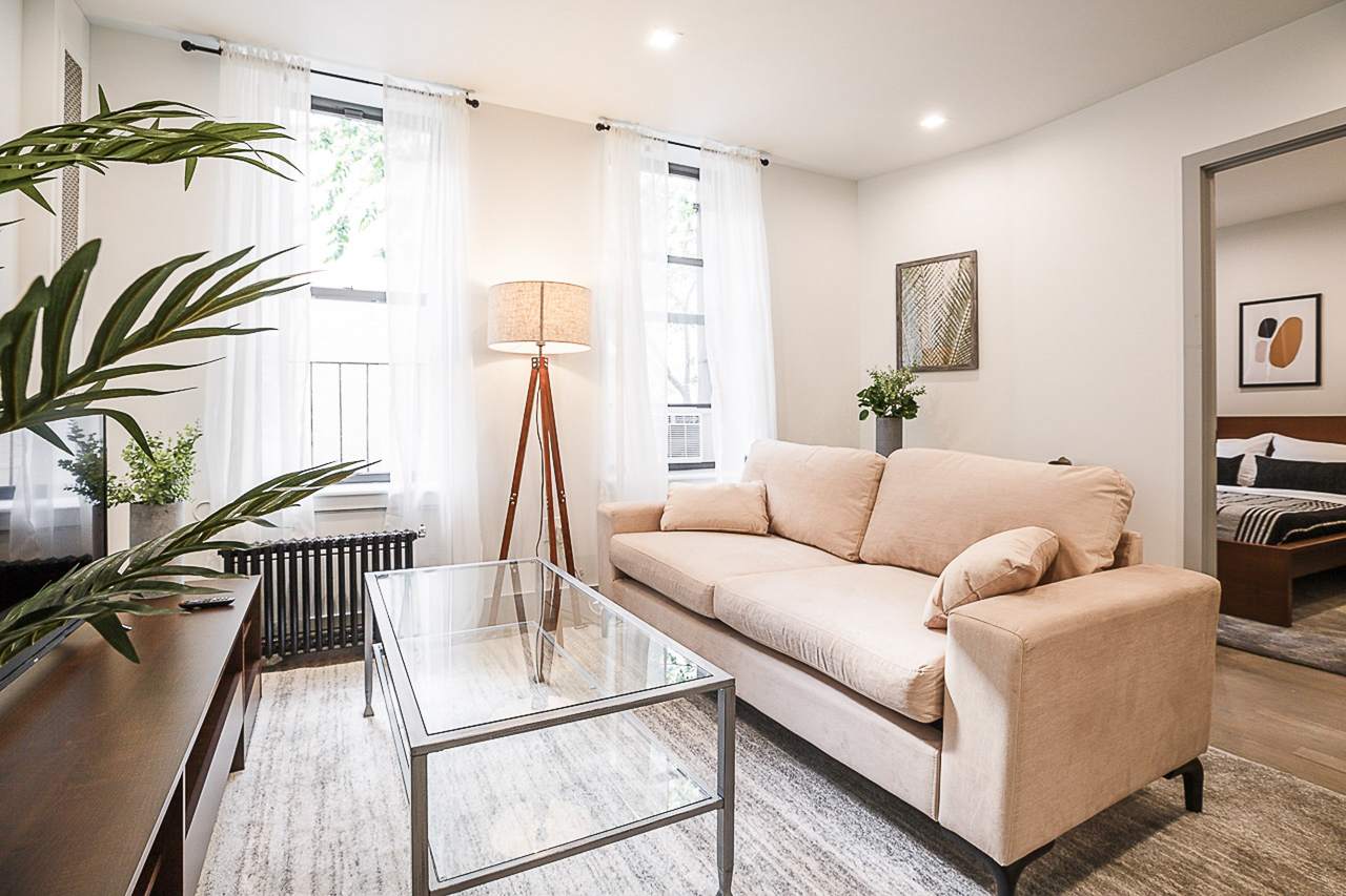 a room in Morningside Heights photo 3