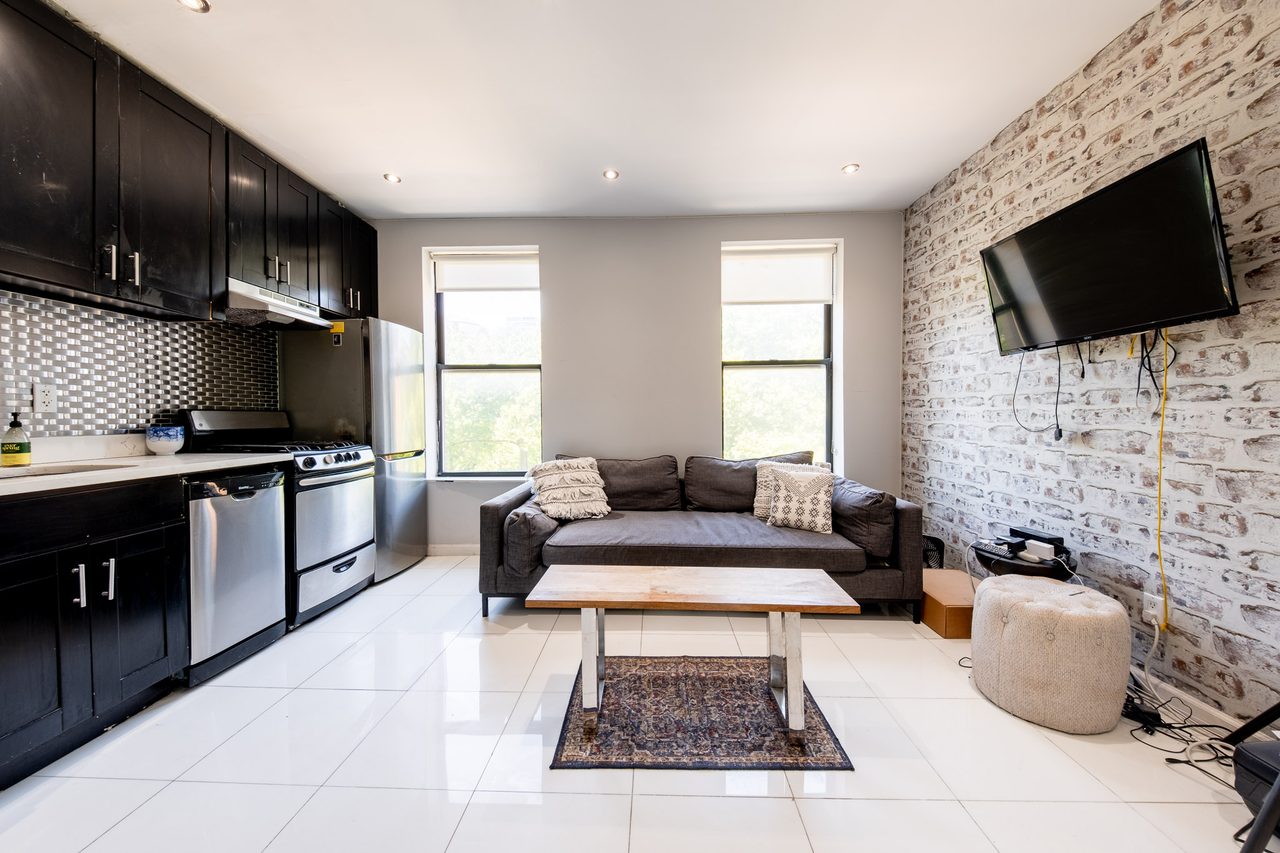 a room in Morningside Heights photo 3