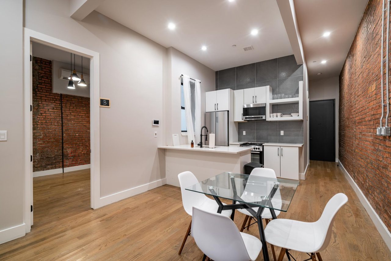 a room in Southside photo 8