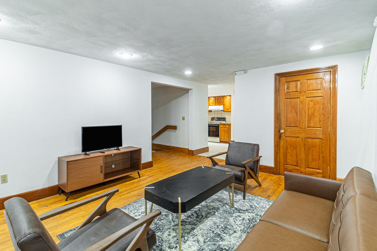 a room in Cambridgeport photo 4