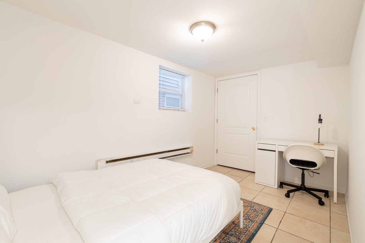 a room in Logan Square photo 2