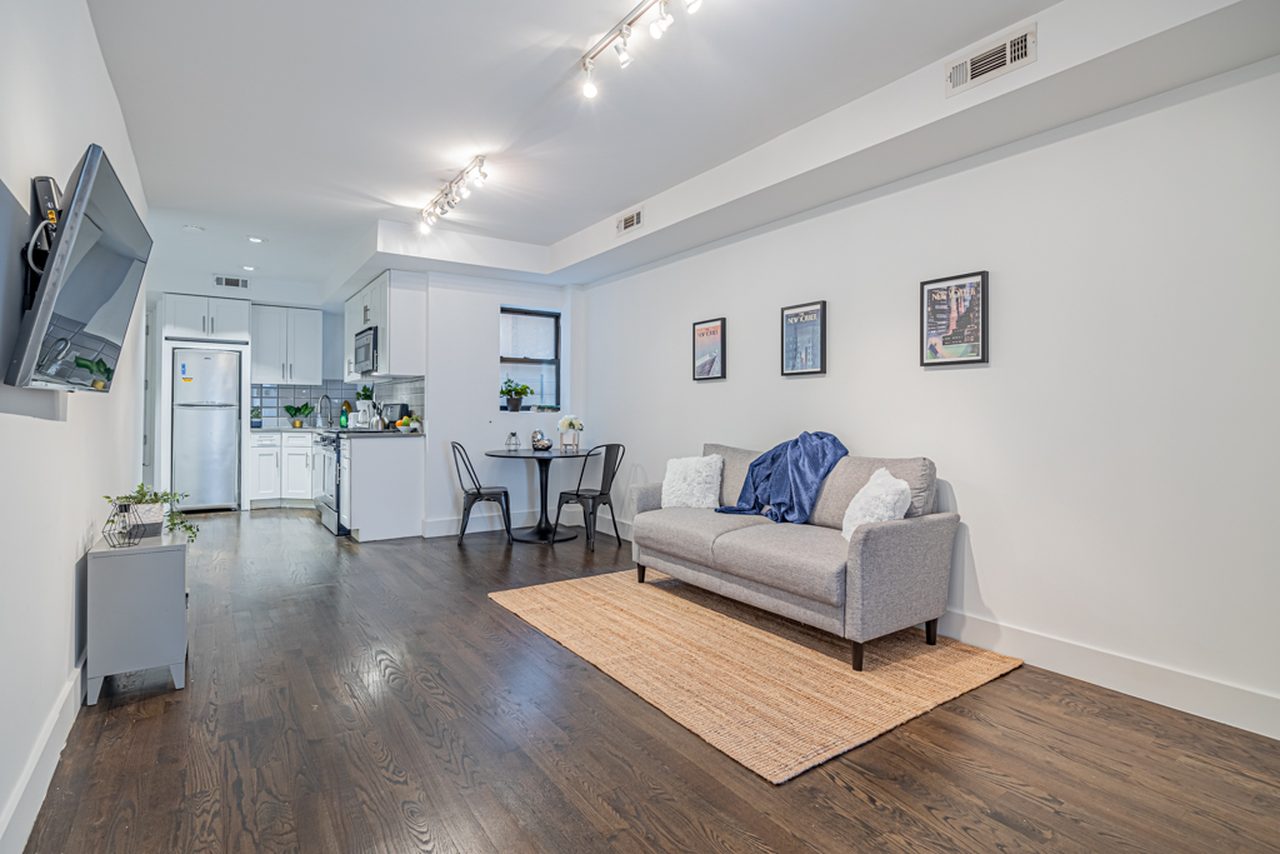 a room in Bedford-Stuyvesant photo 4