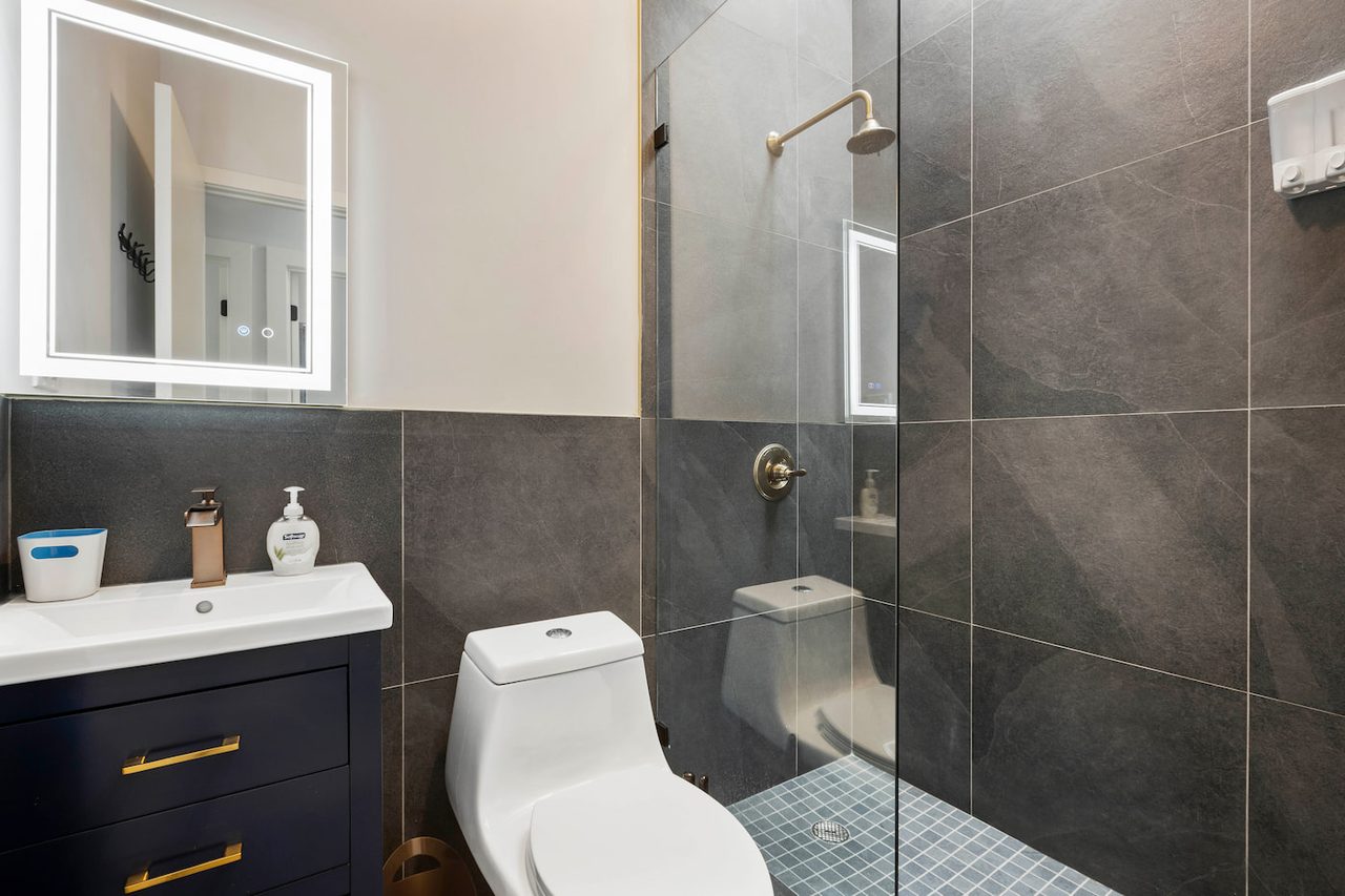 a room in Flatbush photo 6