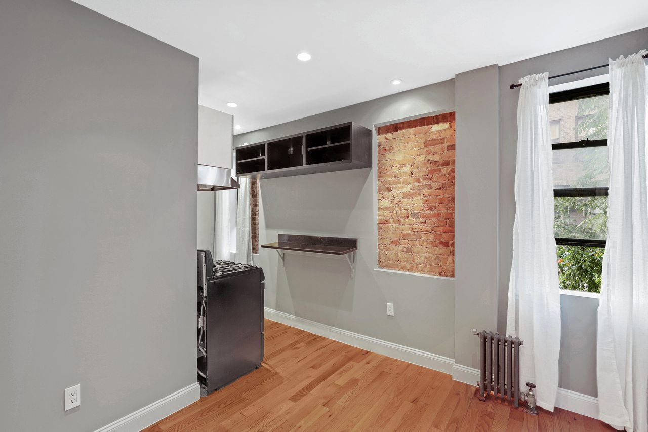 a room in East Village photo 4
