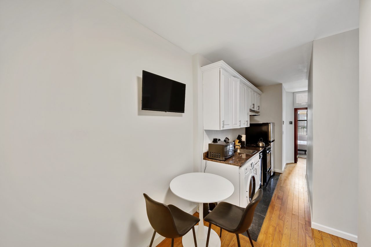 a room in Morningside Heights photo 2