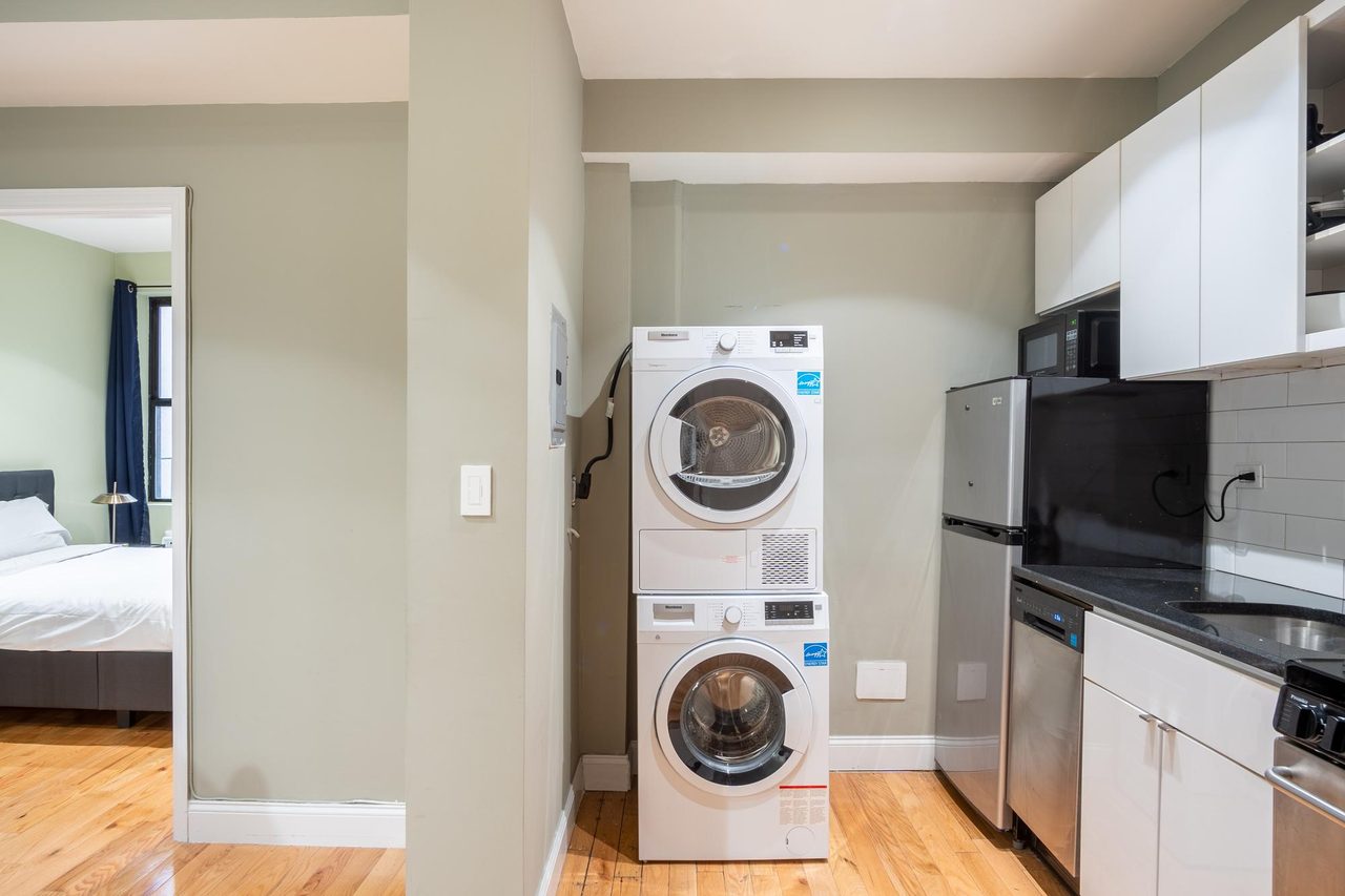 a room in East Village photo 5